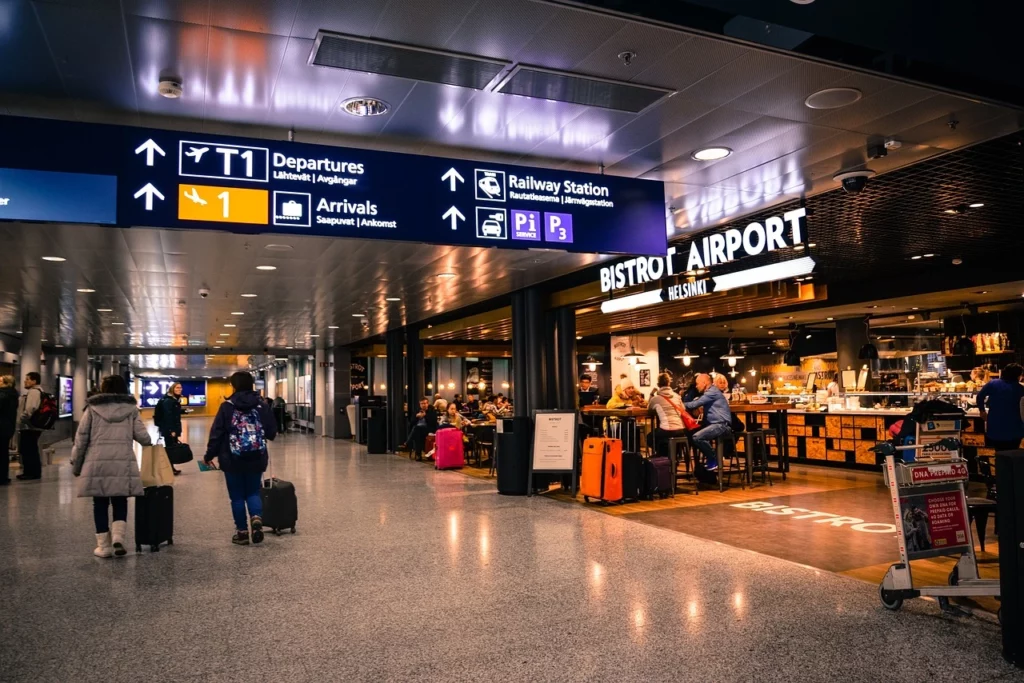 Shopping and eating at Airport Terminal